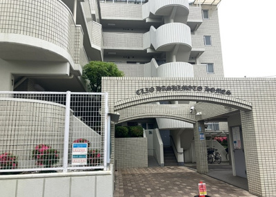 【構造・工法・仕様】 | クリオ橋本ホームズ | ＲＣ造、Reinforced Concreteは直訳すると補強されたコンクリートです。主に柱や梁・床・壁が鉄筋とコンクリートで構成おり、鉄筋を組んだ型枠にコンクリートを流し込んで固めたものを指します。