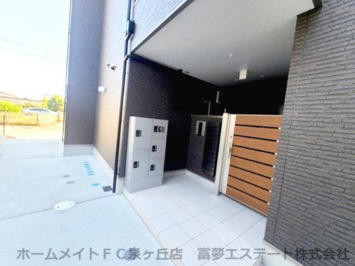 F＋style狭山・池尻中2号館のエントランス