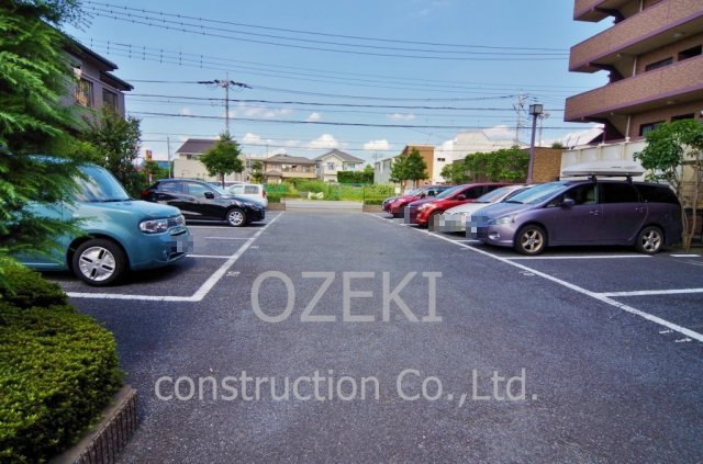 ピカソ45の駐車場