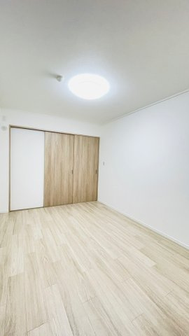 シャンテ川西1号棟の子供部屋|洋室