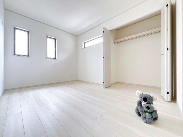 【洋室】 | 沼田市桜町　新築住宅 | 「どんな家具を置こうかな」とワクワクする。好みのこだわりのお部屋にしてじぶんだけの部屋でゆったりと寛げます。