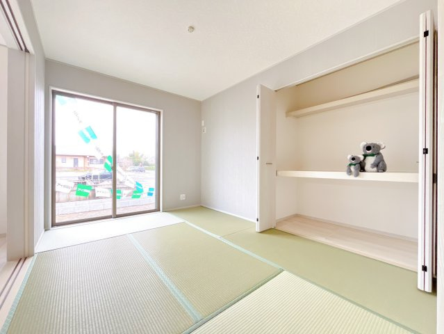 【和室】 | 沼田市桜町　新築住宅 | LDKに隣接している和室。お子様を遊ばせたりお昼寝させたりしながら家事を行えます。