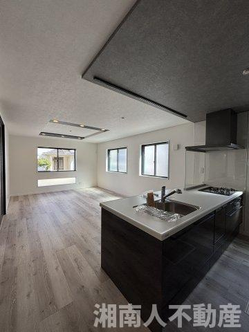 茅ヶ崎市浜竹４丁目４３３８番４５新築戸建の居間・リビング