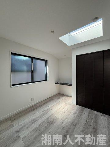 茅ヶ崎市浜竹４丁目４３３８番４５新築戸建の洋室|落ち着いた色調の洋室です