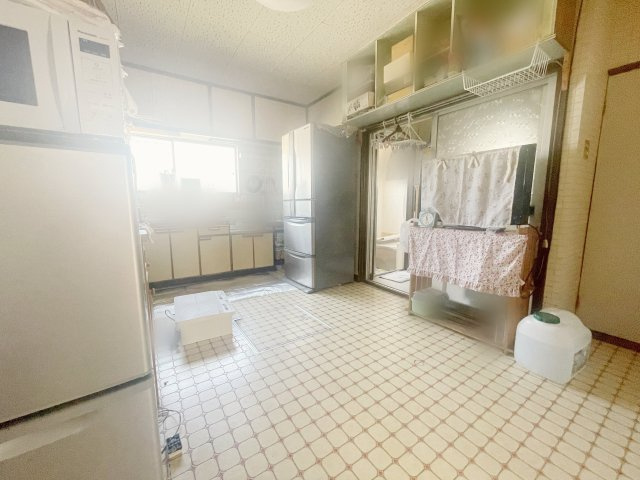 金川町　戸建てのキッチン|洗面所とキッチンが近いので家事動線が取りやすい！