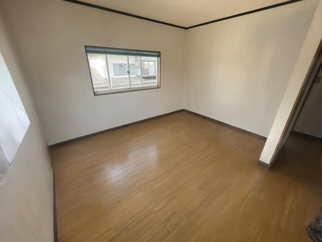 金川町　戸建ての洋室|2階洋室！家具が配置しやすい間取りです！