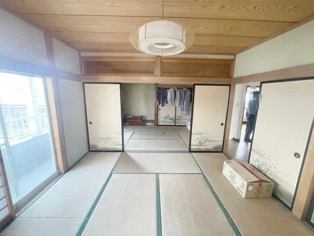 金川町　戸建ての和室|ふすまを開放すれば大広間にもなります！
