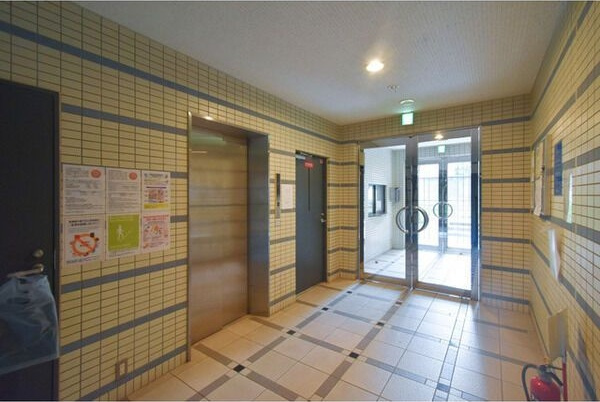 ビスタ江坂南のロビー