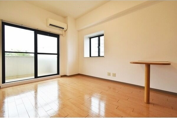 ビスタ江坂南の居間・リビング