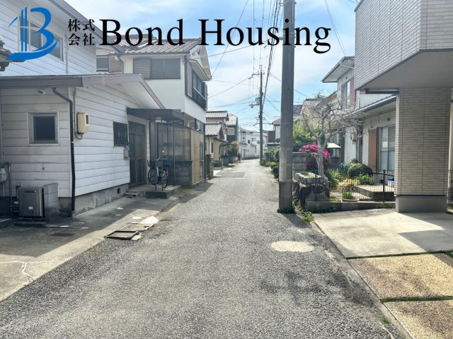 「建築条件無」「商業施設充実」 大久保町大窪 土地の周辺