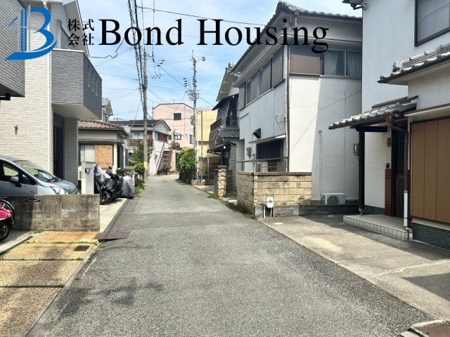 「建築条件無」「商業施設充実」 大久保町大窪 土地の周辺