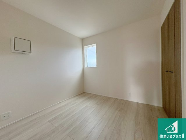 近江八幡市安土町常楽寺　第24-1期　新築一戸建ての洋室|シンプルな洋室は、自分好みのインテリアが楽しめます♪ご家族とインテリアや家具を選びに行くのは新築購入時の醍醐味の一つです。ぜひお楽しみください♪