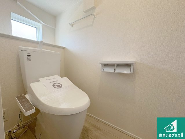 近江八幡市安土町常楽寺　第24-1期　新築一戸建てのトイレ|1・2階の2ヶ所にあるので、朝の忙しい時間の順番待ちもなく、深夜の利用にも大変便利です。