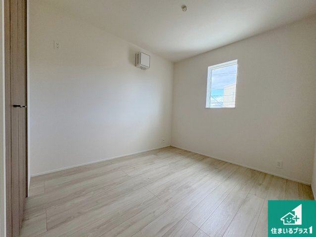 近江八幡市安土町常楽寺　第24-1期　新築一戸建ての洋室|シンプルな洋室は、自分好みのインテリアが楽しめます♪ご家族とインテリアや家具を選びに行くのは新築購入時の醍醐味の一つです。ぜひお楽しみください♪