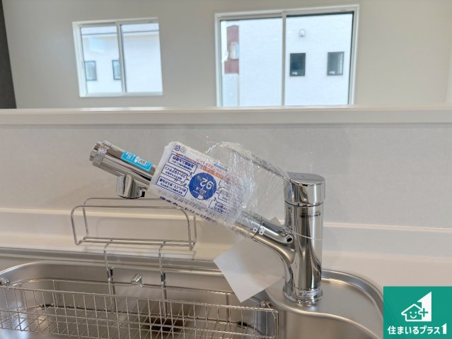 近江八幡市安土町常楽寺　第24-1期　新築一戸建ての設備|浄水器を内蔵！炊飯時、お茶を作る時に安心してお水を使えます！お湯と冷水、浄水と原水、シャワーの切替えもワンタッチです！