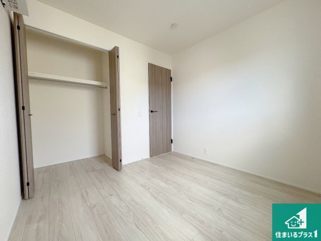 近江八幡市安土町常楽寺　第24-1期　新築一戸建ての洋室|シンプルな洋室は、自分好みのインテリアが楽しめます♪ご家族とインテリアや家具を選びに行くのは新築購入時の醍醐味の一つです。ぜひお楽しみください♪