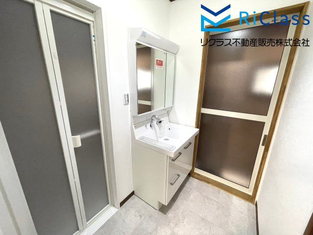 中古戸建　神戸市須磨区大田町7丁目2の独立洗面台|独立洗面台、朝の身支度には欠かせません