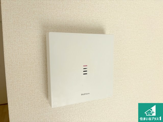 近江八幡市安土町常楽寺　第24-1期　新築一戸建ての防犯設備|24時間録画機能搭載のインターホンで、防犯も来客対応もこれ1台。
訪問者の有無に関わらず玄関前を録画し、家族の安心を守ります