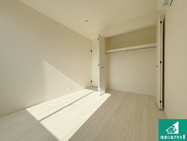 近江八幡市安土町常楽寺　第24-1期　新築一戸建ての洋室|シンプルな洋室は、自分好みのインテリアが楽しめます♪ご家族とインテリアや家具を選びに行くのは新築購入時の醍醐味の一つです。ぜひお楽しみください♪