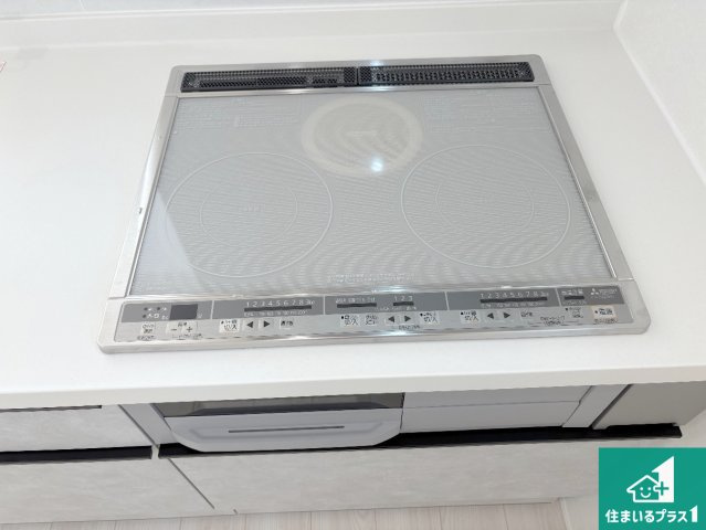 近江八幡市安土町常楽寺　第24-1期　新築一戸建ての設備|火を使わないので、安心なＩＨコンロ！でこぼこが無い構造なので、掃除もしやすく清潔に保てます！