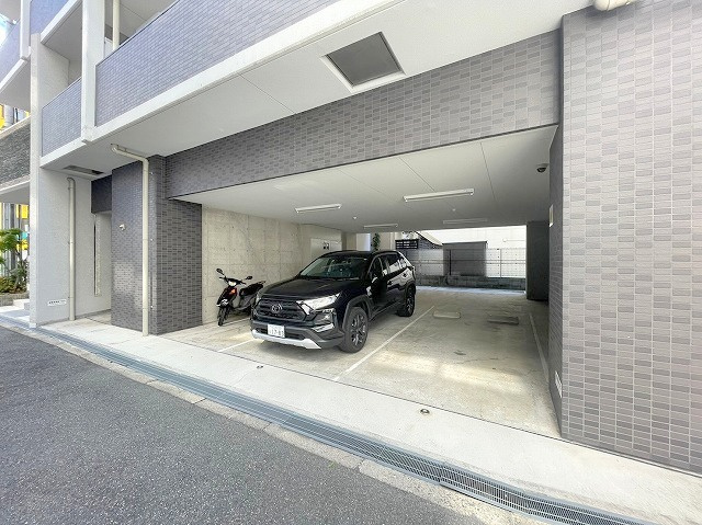 YOU’SIII番館の駐車場