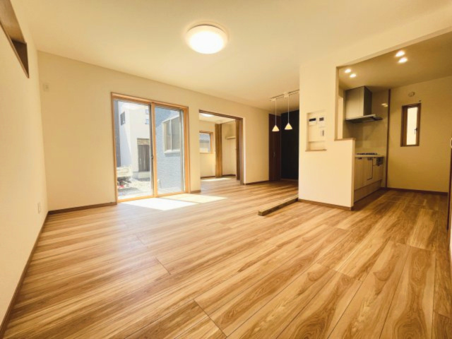 【居間・リビング】 | 熊谷市上之第９期　ワイウッドコート　新築戸建　全4棟　1号棟