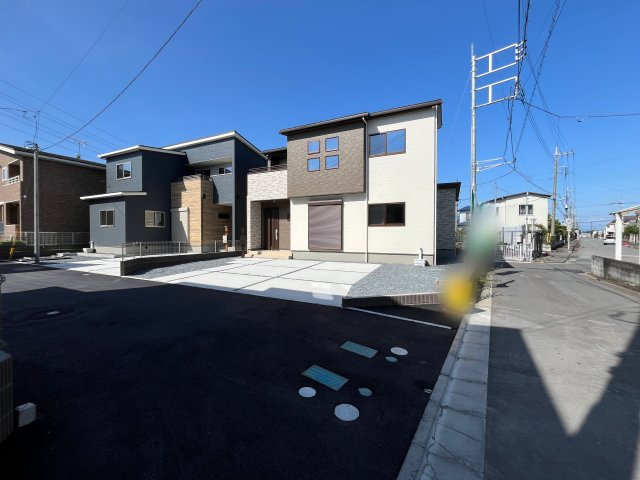 【前面道路含む現地写真】 | 熊谷市上之第９期　ワイウッドコート　新築戸建　全4棟　1号棟