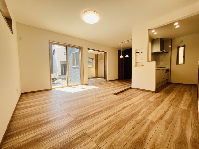 【居間・リビング】 | 熊谷市上之第９期　ワイウッドコート　新築戸建　全4棟　1号棟