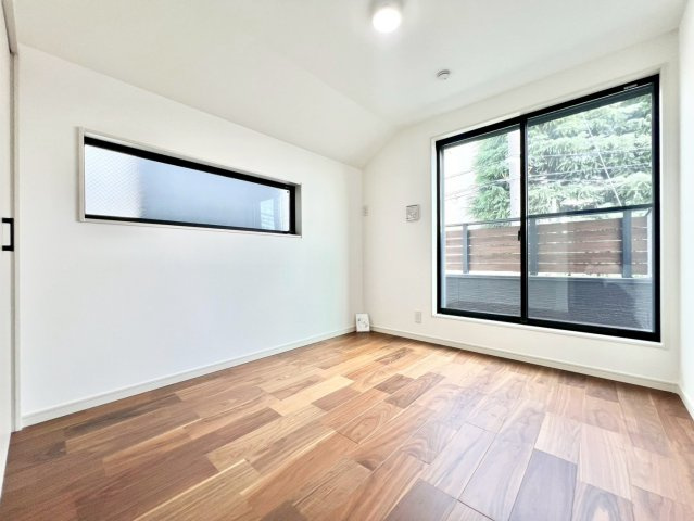世田谷区桜上水3丁目　戸建　残2棟の洋室|全居室は2面採光のため、通風や採光性を高めてくれます。明るく開放的で快適な居住空間を実現！（E号棟）
