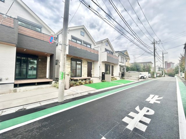 世田谷区桜上水3丁目　戸建　残2棟の前面道路含む現地写真|良好な住環境が守られてきた、第一種低層住居専用地域の住宅街です。
