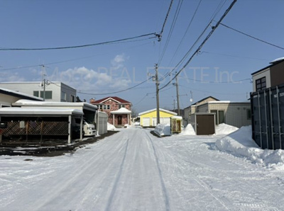 【前面道路含む現地写真】 | 北見市中央三輪中古住宅
