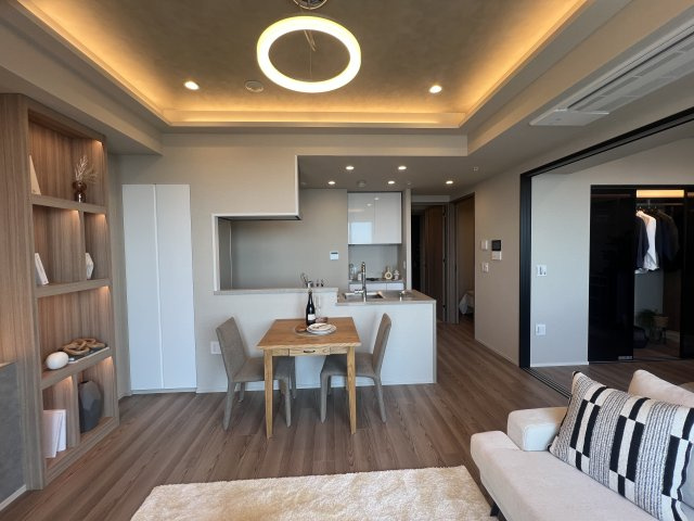 これぞタワマン！32階の富士山拝める眺望は無敵！【THE YOKOHAMA FRONT TOWER】の居間・リビング