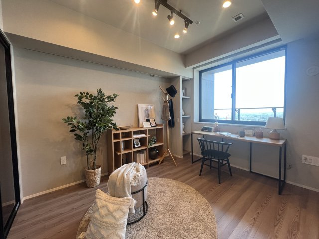 これぞタワマン！32階の富士山拝める眺望は無敵！【THE YOKOHAMA FRONT TOWER】の洋室|ゆったりした洋室です