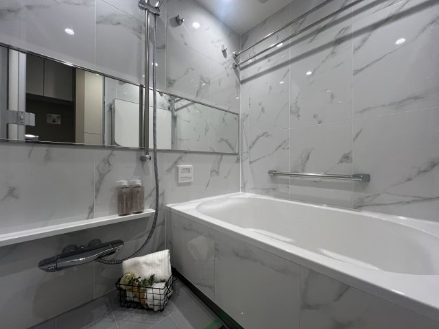 これぞタワマン！32階の富士山拝める眺望は無敵！【THE YOKOHAMA FRONT TOWER】の浴室|日々の疲れを癒すお風呂付です