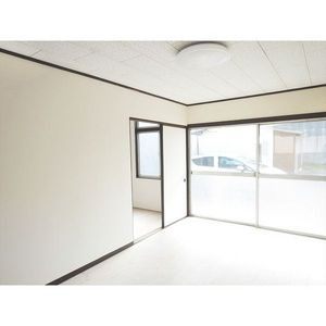 落合町貸家の居間・リビング