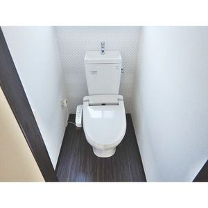 落合町貸家のトイレ