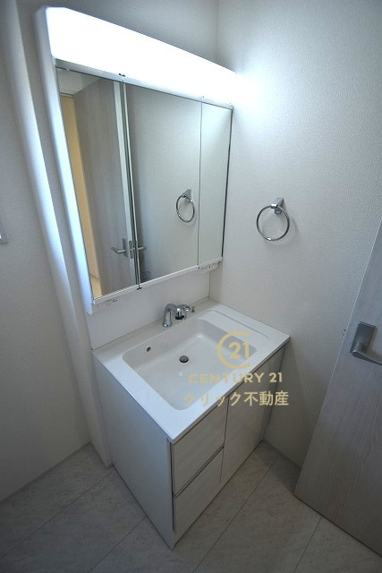 リーブルガーデン  笠間駅前　1期　2の独立洗面台|シャンプードレッサー付き洗面台。広めで使いやすい、お手入れが楽なデザインで、いつもすっきり清潔に保てます。