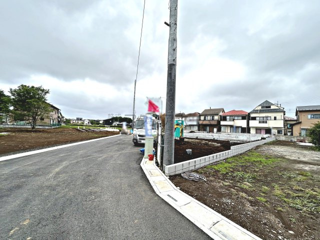 狭山市北入曽・全4棟　新築一戸建　1号棟　～広々49坪以上～の前面道路含む現地写真|建築中写真　2025年5月12日撮影