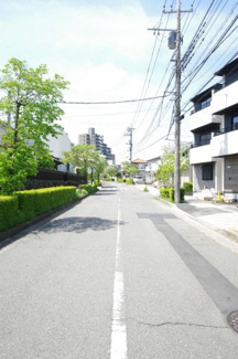 【前面道路含む現地写真】