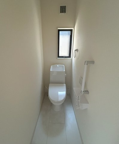 和泉市伏屋町1丁目新築戸建7号棟のトイレ|2階トイレ