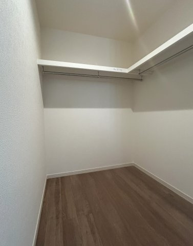 和泉市伏屋町1丁目新築戸建7号棟の収納|サービスルームに付随するウォークインクローゼット