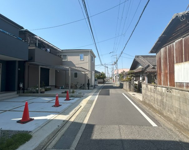 和泉市伏屋町1丁目新築戸建7号棟の前面道路含む現地写真|前面道路