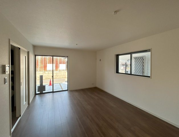 和泉市伏屋町1丁目新築戸建7号棟の居間・リビング|リビング・ダイニングスペース