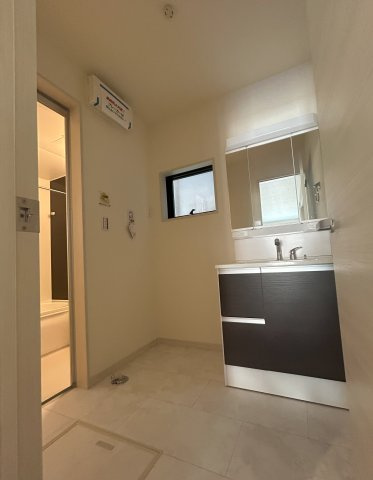 和泉市伏屋町1丁目新築戸建7号棟の洗面所|洗面室