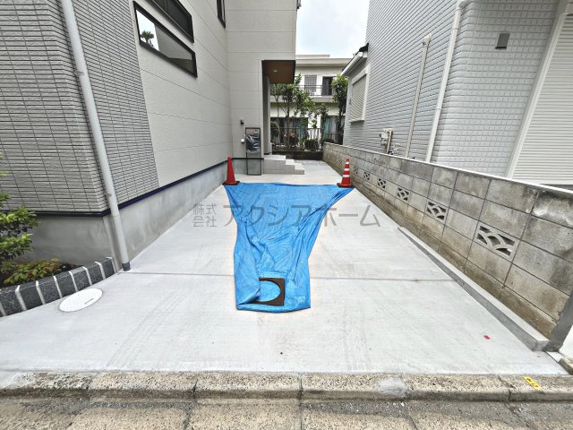 所沢市狭山ヶ丘2丁目・全1棟　新築一戸建　～屋上のある家～の駐車場|お車1台駐車可能です