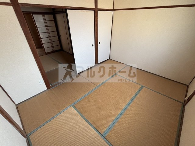 柏原市玉手町のアパートの和室