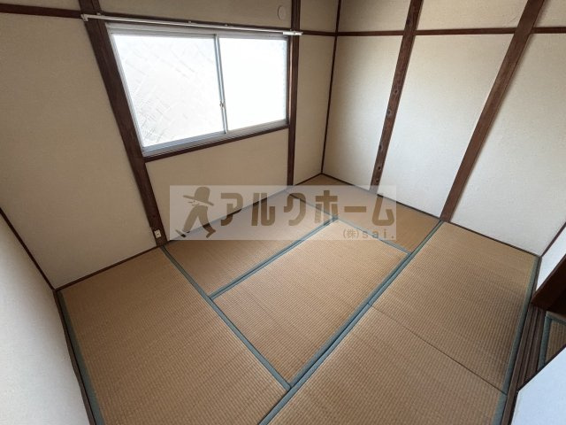 柏原市玉手町のアパートの和室