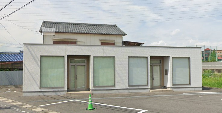 半田市東生見貸店舗の外観