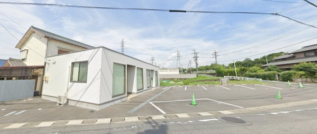 半田市東生見貸店舗の外観