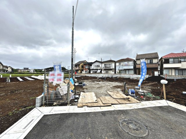 狭山市北入曽・全4棟　新築一戸建　4号棟　～広々49坪以上～の前面道路含む現地写真|建築中写真　2025年5月12日撮影